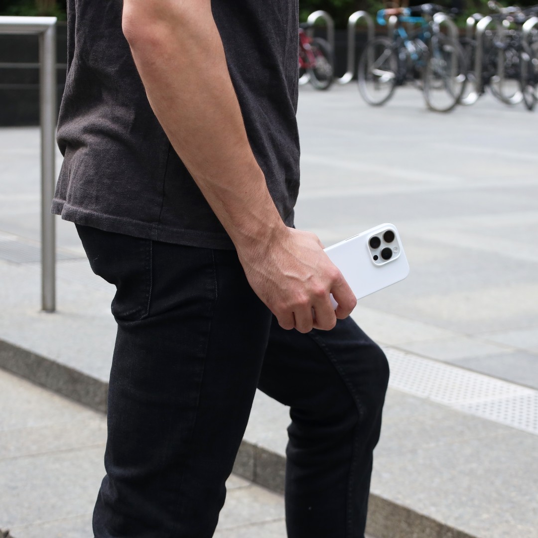 PeelHQ's tweet image. Our Original Super Thin Case is crafted for those that appreciate the natural aesthetic of their phones. The minimalist and branding-free design showcase your phone&apos;s sleek design.

#SleekTech #iPhone15 #iPhone15pro #iPhone16 #iPhoneCase #SuperThinCase #AppleAccessories