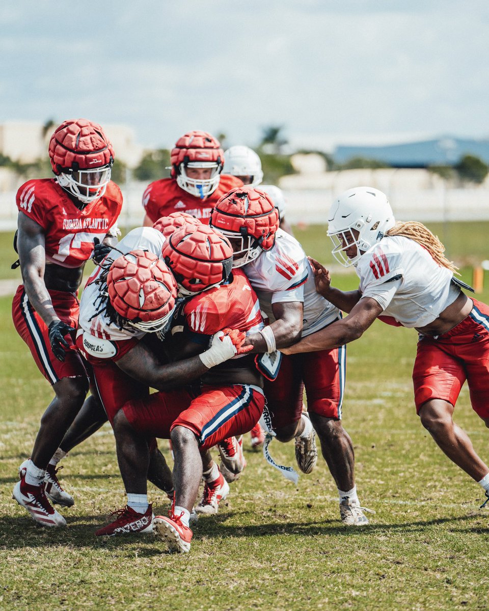 FAUFootball's tweet photo. pads = on 
go = time😤

#TriCountyTakeover
#WinningInParadise https://t.co/JsNVSItsSl