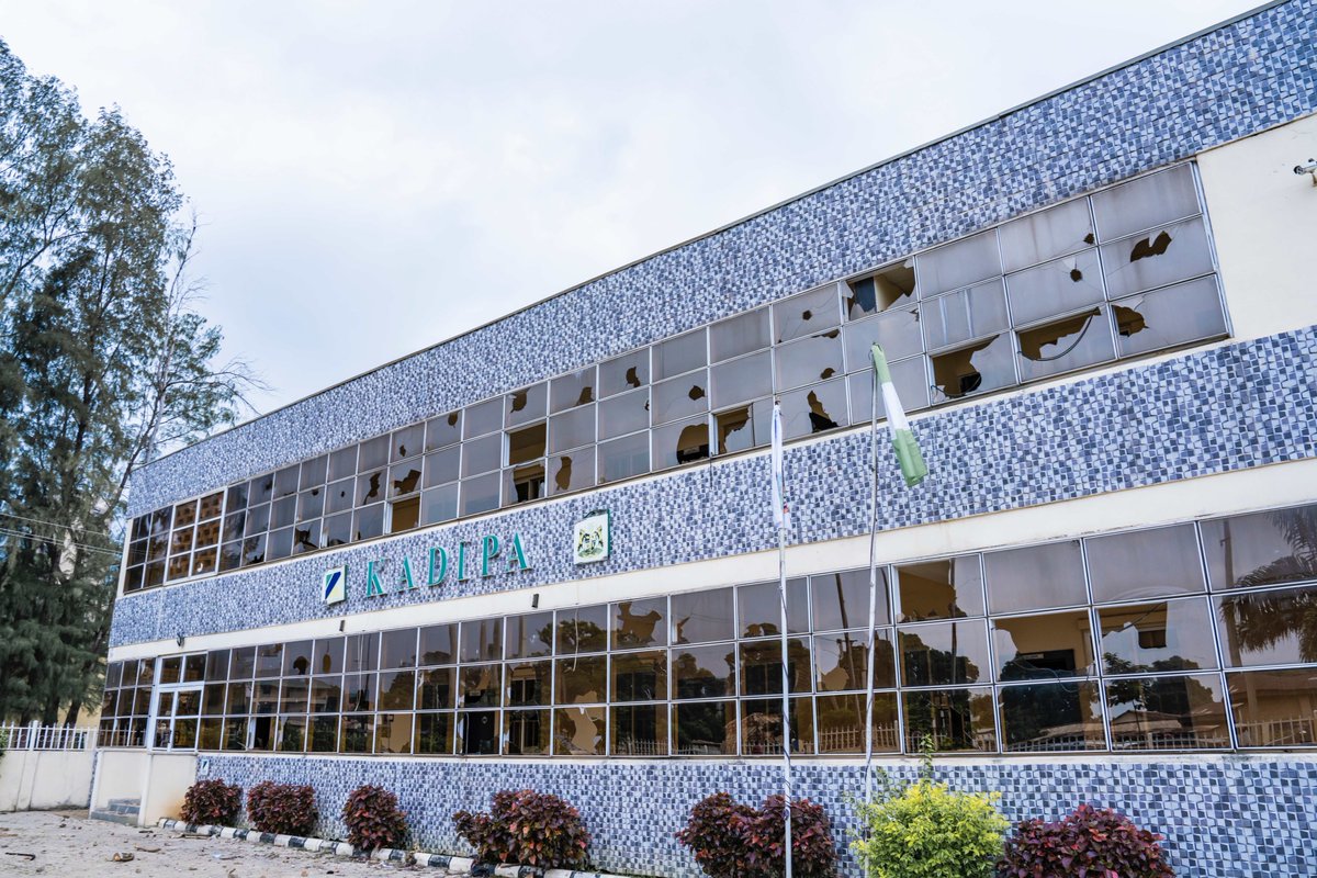 ubasanius's tweet image. Today, together with heads of security agencies and top government officials, I went round Kaduna Metropolis to assess the level of compliance with the 24-hour curfew and to carry out on-the-spot assessment of the damage done to private and public properties as well as looting by…