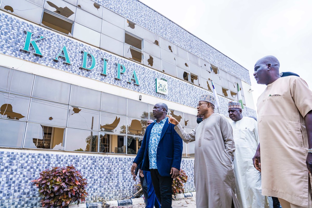 ubasanius's tweet image. Today, together with heads of security agencies and top government officials, I went round Kaduna Metropolis to assess the level of compliance with the 24-hour curfew and to carry out on-the-spot assessment of the damage done to private and public properties as well as looting by…