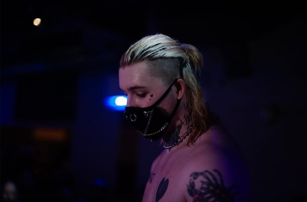 .
                            𝕀𝕗 𝕪𝕠𝕦 𝕥𝕒𝕝𝕜 𝕪𝕠𝕦 𝕓𝕖𝕥𝕥𝕖𝕣 𝕨𝕒𝕝𝕜 𝕪𝕠𝕦 𝕓𝕖𝕥𝕥𝕖𝕣 𝕓𝕒𝕔𝕜 𝕪𝕠𝕦𝕣 𝕤𝕙𝕚𝕥 𝕦𝕡
                              𝕎𝕚𝕥𝕙 𝕞𝕠𝕣𝕖 𝕥𝕙𝕒𝕟 𝕘𝕠𝕠𝕕 𝕙𝕠𝕠𝕜𝕤 𝕨𝕙𝕚𝕝𝕖 𝕪𝕠𝕦'𝕣𝕖 𝕒𝕝𝕝 𝕦𝕟𝕕𝕖𝕣 𝕥𝕙𝕖 𝕘𝕦𝕟