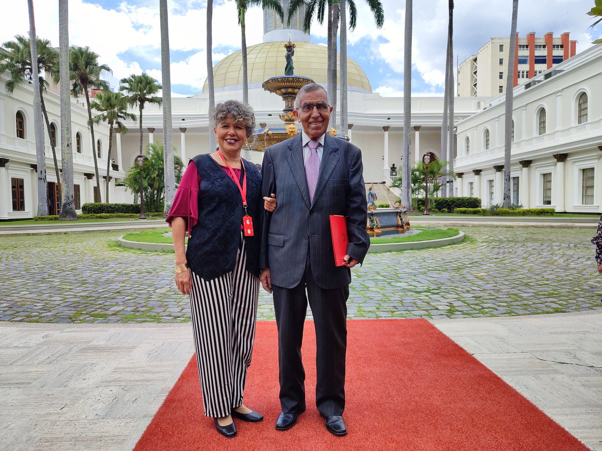 #EnMinutos 🎙️ Sesión solemne en conmemoración del Bicentenario de la #Batalla de #Junín 🗡️

Nuestro presidente del #CNEH, Dr. Omar Hurtado <a href="/rayugsen/">Omar Hurtado Rayugsen</a>, será el encargado del discurso de orden de esta sesión en la <a href="/AsambleaVE/">Asamblea Nacional</a>.

#BatallaDeJunín
#LoQueDigaNicolás
#ChaoWhatsapp