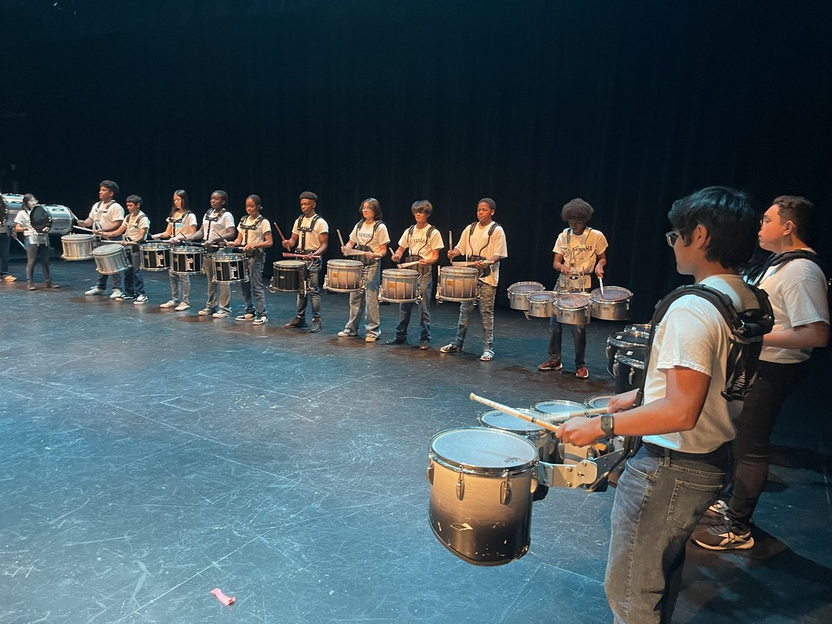 TEXASJROD93's tweet photo. Alief ISD Combined Drumline performing at the Alief Fine Arts Summit @AliefISD @aliefFineArts @Athsroaringband @ElsikMRB @HHSBearBand @YamahaMusicUSA @YamahaPerc https://t.co/Exc517dBpV