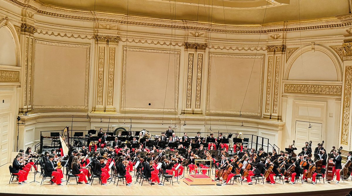 My wife ILA <a href="/ILAPaliwalmusic/">ILA</a> &amp; I joined Clive Gillinson, Exec Director of <a href="/carnegiehall/">Carnegie Hall</a> to listen to NYO-USA concert which brought together 700 young musicians from 40 different countries. Music teaches collaboration and listening which our global leaders could benefit from!