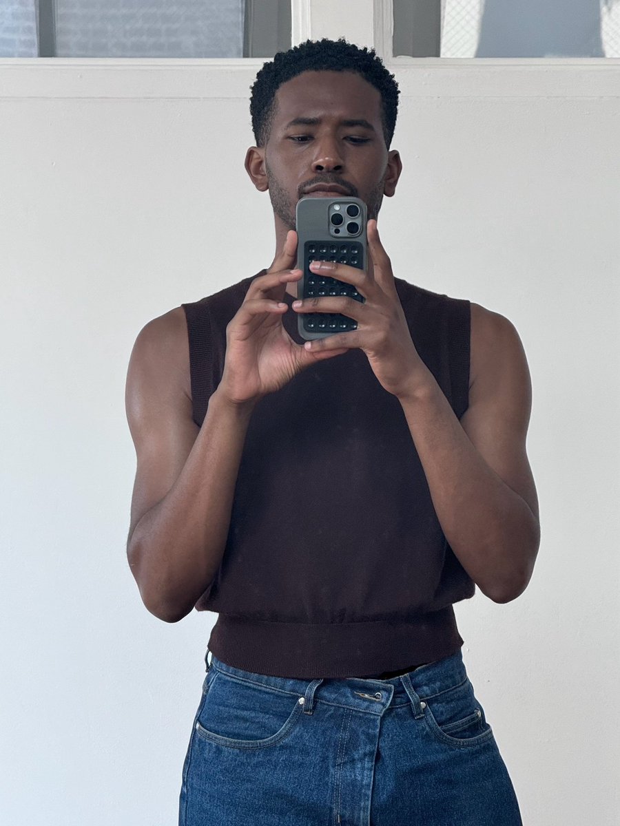 jacobj_jones's tweet image. They say the best way to get to know me is by listening to my music 😘❤️

heir.komi.io