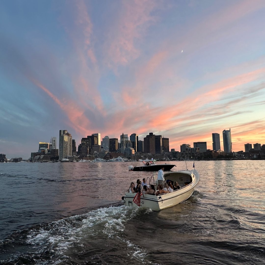 greenflashbos's tweet photo. GFD ❤️'s Boston. We're so happy to deliver to the people who live all over the best city ever (biased? Never heard of her). #greenflashdelivery #GFD #GFDboston https://t.co/kyCwkIUo3F
