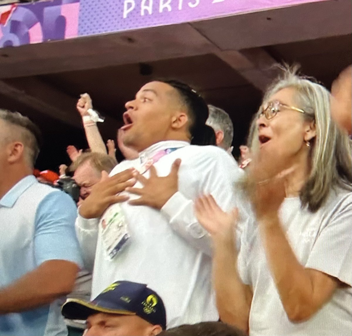 Το μουντ όλων μας όταν πηδάει ο Μιλτος! 
 #Τεντογλου