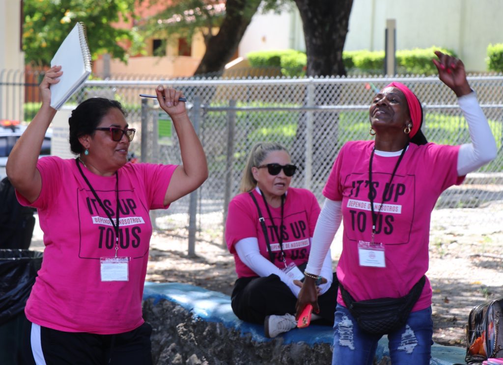 UNITEHERE_SoFla's tweet image. 1️⃣4️⃣days until Miami’s Primary Election
🚪🤛We’ve knocked on over 30,000 doors and counting! Airline catering workers stand with @MayorDaniella, @KeonHardemon, and @RaquelRegalado in fighting for a higher standard for workers in Miami-Dade.