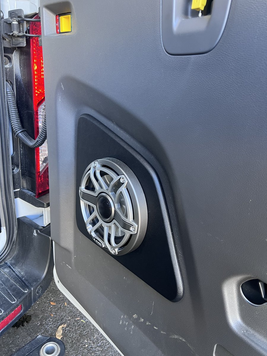 NextLevel407's tweet image. We customized this van with new JL Audio and more.
These types of vehicles are great when equipped with Internet, lighting, security, audio, more cabinets, and custom flooring.

#orlandocustomaudio #nextlevel407 #vanconversion #workvan #commercialvan #jlaudio #vandoit #tourvan