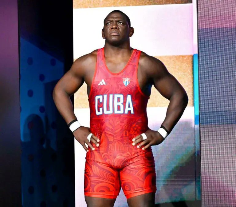 girolatino's tweet photo. 🥇🥇🥇🥇🥇

🇨🇺 ELE CONSEGUIU! Mijaín López, de Cuba, acaba de conquistar o PENTACAMPEONATO OLÍMPICO na luta greco-romana, a duas semanas de completar 42 anos

É o primeiro atleta da história a ganhar 5 ouros em edições consecutivas das Olimpíadas de Verão em um esporte individual https://t.co/9CEldpAxgC