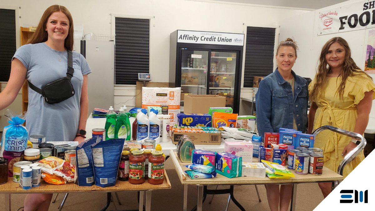 We're thrilled to have teamed up with the Shaunavon Food Bank! Our amazing team members donated $500 worth of goods to help fill the shelves with much-needed food, cleaning supplies, and personal care items. Let's keep the momentum going and support this incredible cause💪