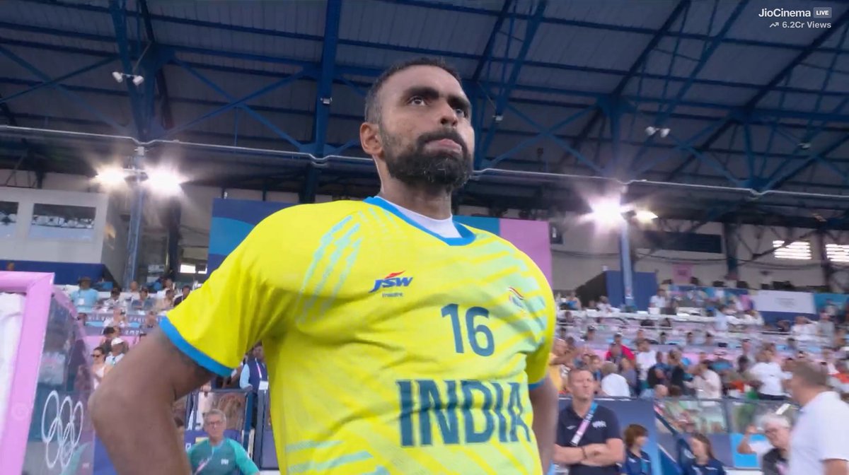 CricCrazyJohns's tweet photo. PR Sreejesh said "VINESH PHOGAT is a fighter, whatever she has gone through in the last one year, she will make our country proud tomorrow". [JioCinema] https://t.co/oYp3yIvoZM