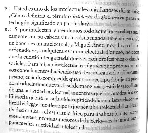 literlandweb1's tweet image. Qué es un intelectual, según Umberto Eco.