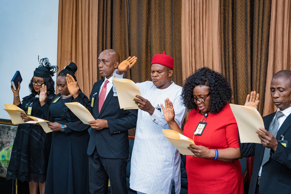 ogevineze's tweet photo. @CCSoludo INAUGURATES ANSIEC, LOCAL GOVERNMENT ELECTION TO BE CONDUCTED IN ANAMBRA STATE SOON

By @ChrisAburime71

https://t.co/kNldiR77Jg
@inecnigeria https://t.co/A4LKrigBLJ