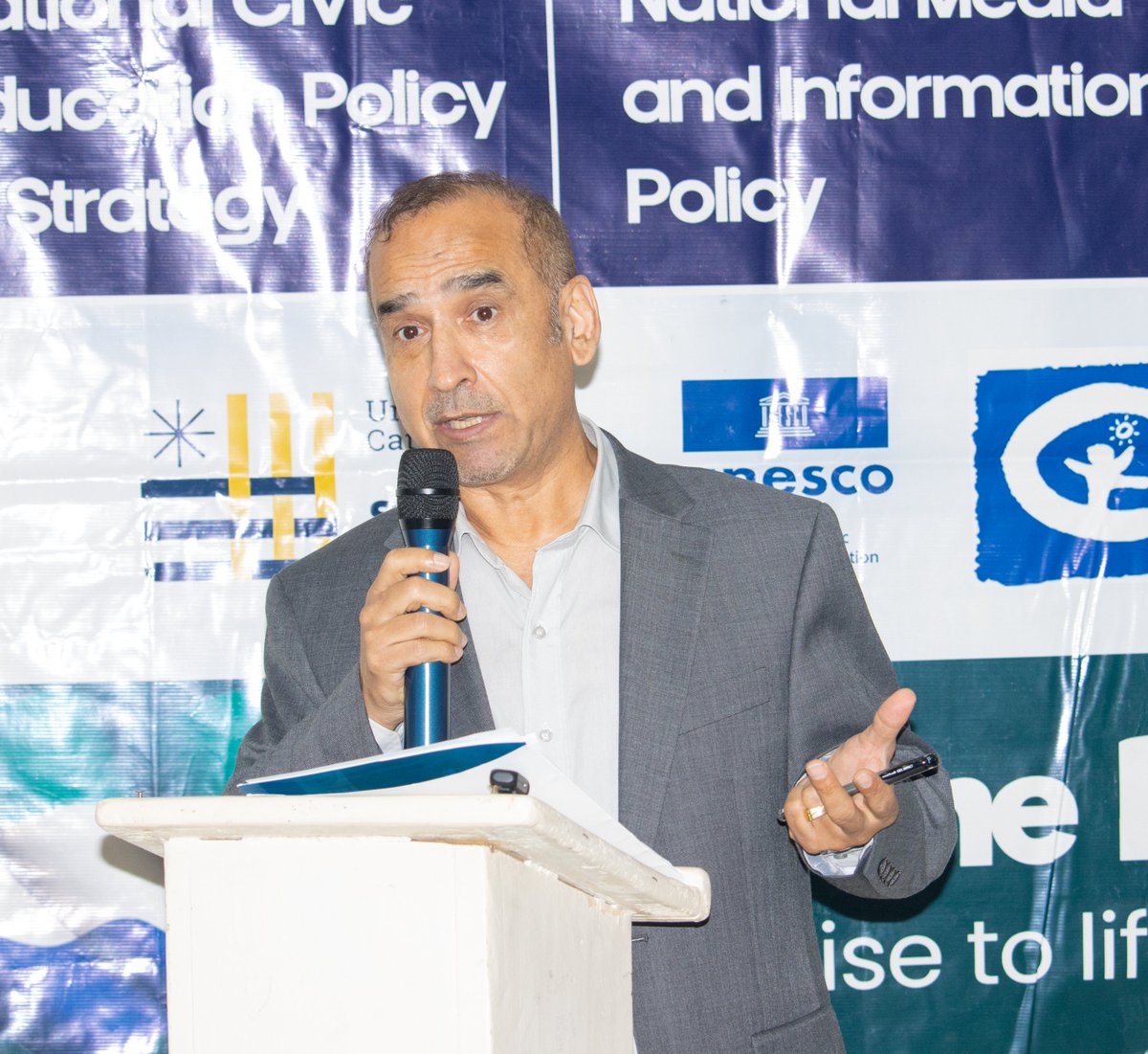 UNDPSierraLeone's tweet photo. Promoting social cohesion through inclusive dialogue.  @MoiceComm &amp; @UNDPSierraLeone recently hosted a High-Level Dialogue on the Draft National Civic Educ.  Strategy &amp; Policy. Our #DRR @SayedSahibzada emphasized its potential to foster greater understanding  and  promote unity. https://t.co/yrnNXHfvHe