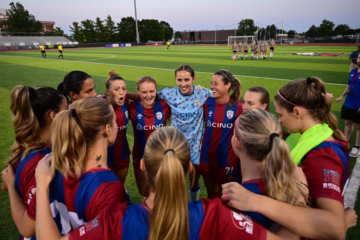 USAdultSoccer's tweet photo. Team huddles are a special place to be🙌🏼

#USASA #usadultsoccer #amateursoccer #NationalAmateurCup #communityinsoccer https://t.co/7xlT1q8iNg