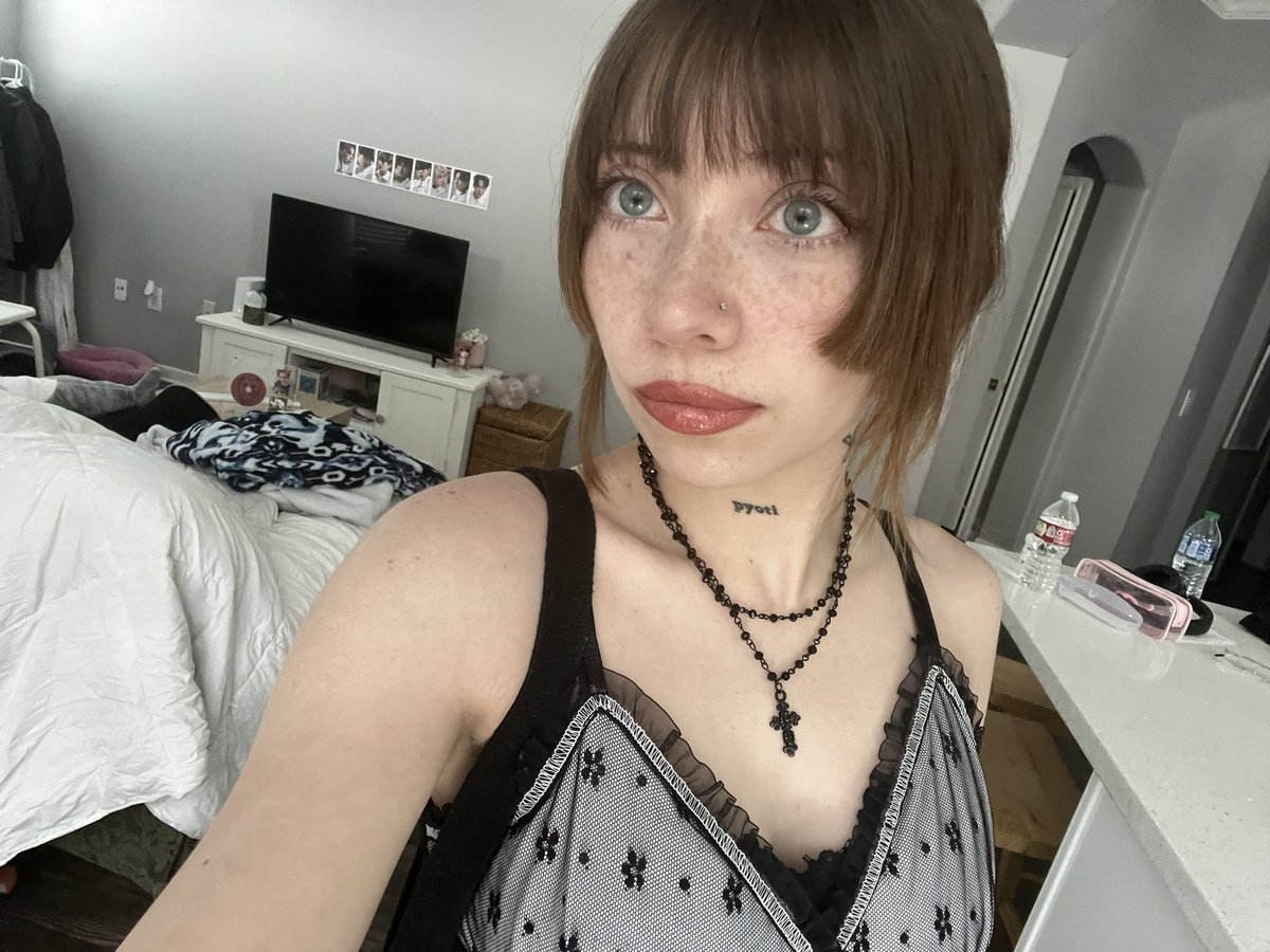 hggeuns's tweet photo. face reveal for my moots https://t.co/uO8uchrjiD