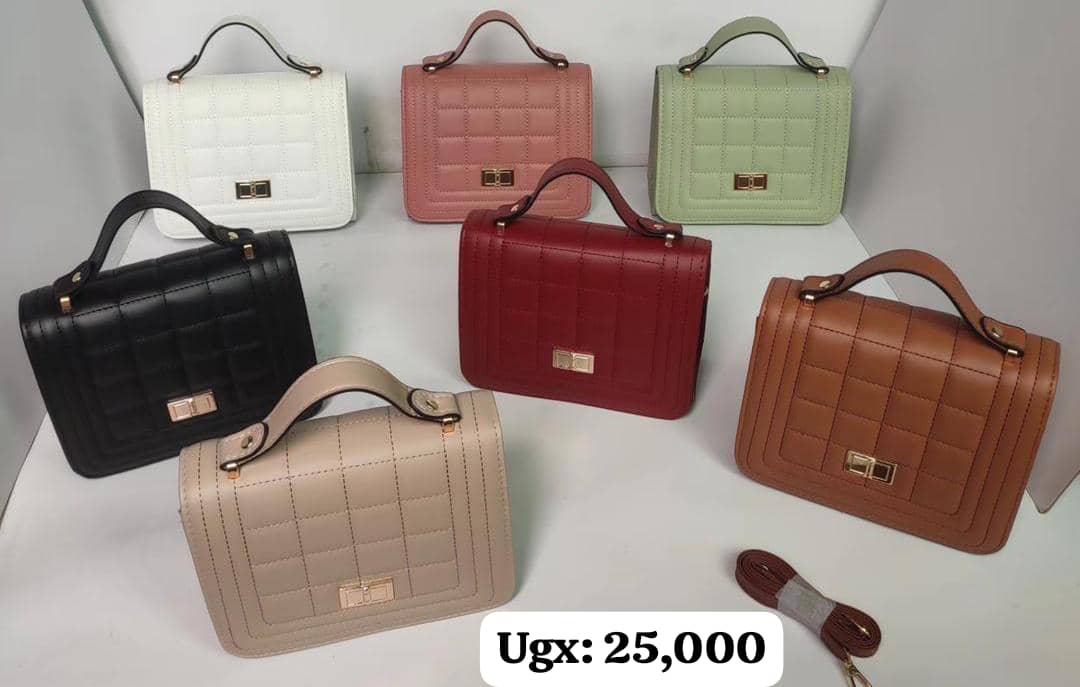 Kati before you sleep, we have restocked some of our beautiful bags at only Ugx: 25,000🤭
Grab one for yourself or a loved one while stock lasts
We deliver Countrywide🤍
📞0764138559 for orders
