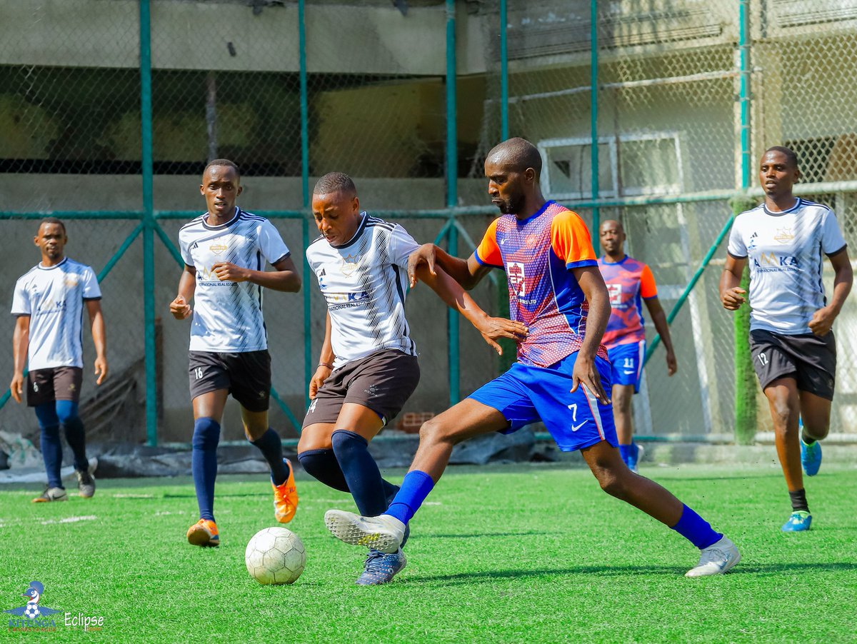 EladoFc's tweet image. Pass after pass thank u @BallackAbrahams we enjoyed football.
@KitungaLeague GW15
#Season7
#ElitePublishersLtd
#TulumbeKaaziFinal