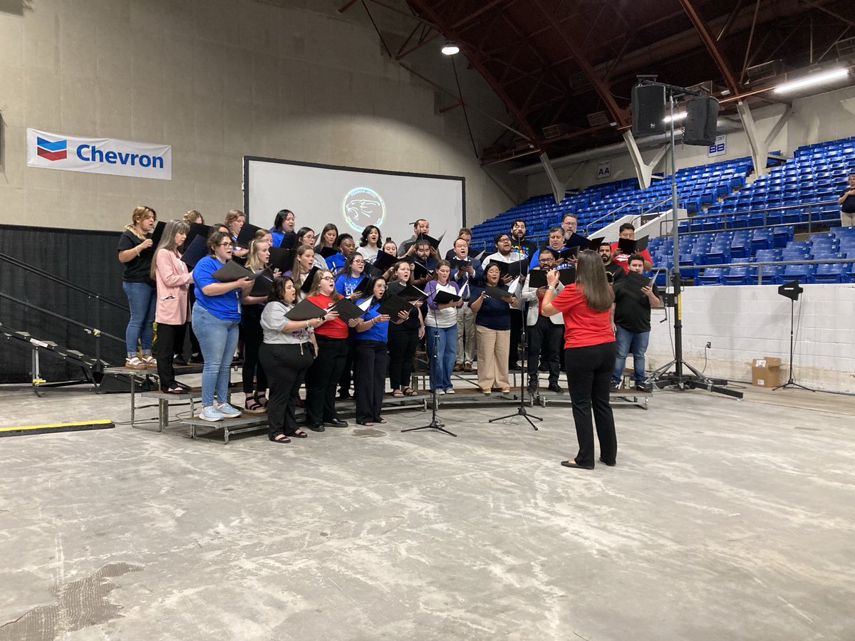 Faculty choir sings at ecisd convocation