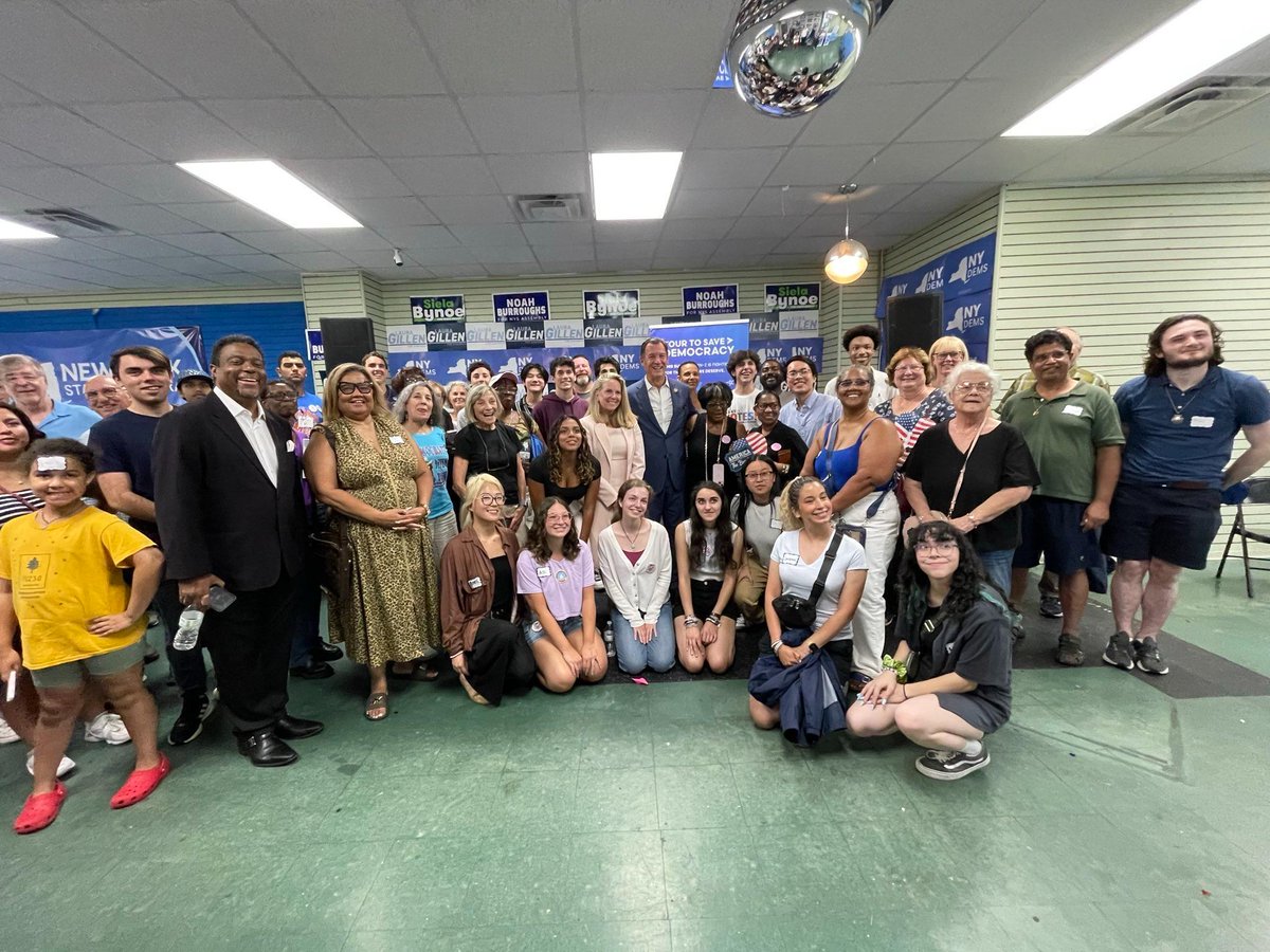 nydems's tweet image. 🗳️🌟 Gen-Z is everywhere! Our youth organizing team was out in full swing across the State this past weekend. Inspired by their energy? Join them at an event near you! mobilize.us/nysdems/