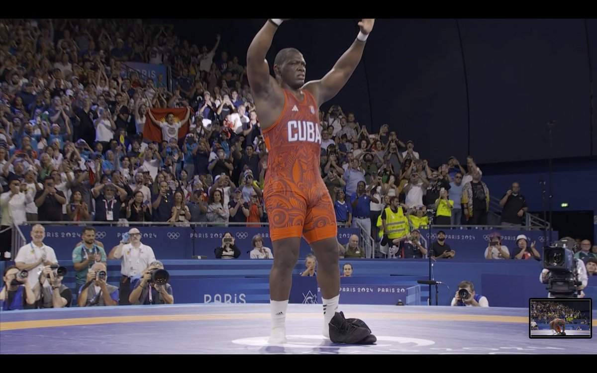 5 straight Olympic gold medals for Cuban superheavyweight Greco-Roman wrestler Mijaín López. Beijing, London, Rio, Tokyo, Paris. Never been done before in an individual Olympic event, summer or winter, men's or women's.
And he leaves his shoes on the mat to signal his retirement