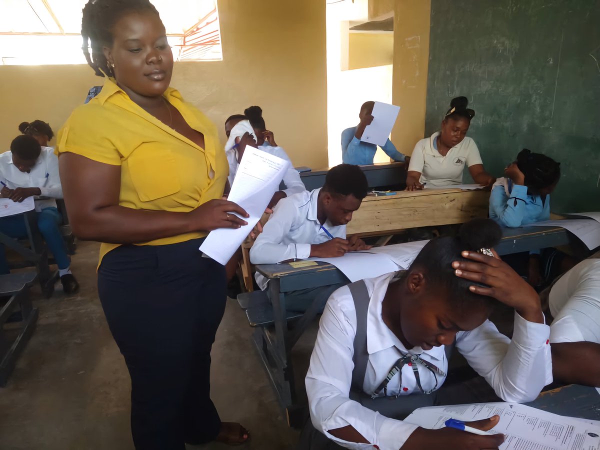 <a href="/MENFP_Education/">MENFP Education Haiti</a> 
Edikasyon / Egzamen Leta 

Ministè Edikasyon Nasyonal ak Fòmasyon Pwofesyonèl (<a href="/MENFP_Education/">MENFP Education Haiti</a>) 

Dewoulman egzamen bakaloreya yo nan Tiplas Kazo

Pou jounen madi 6 Out 2024 la, dezyèm jou ekzamen bakaloreya pou ane akademik 2023-2024 yo, Radio Télévision