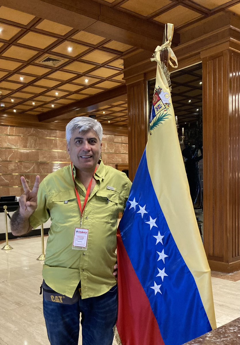 ale_rusconi's tweet photo. #Venezuela #PatriaSoberanaYPlena “La cobardía es asunto
De los hombres, no de los amantes
Los amores cobardes no llegan a amores
Ni a historias, se quedan allí” https://t.co/l9yGaxsbfu
