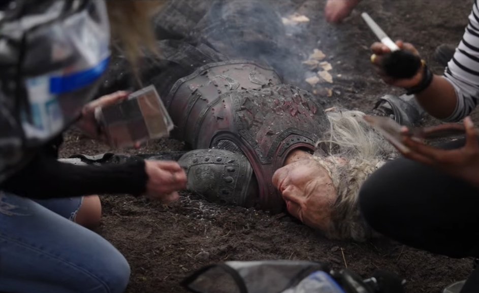 ziadarcy's tweet photo. there was supposed to be a scene showing rhaenys and meleys collapsed on the ground holy fuck https://t.co/hPFeNT6NWu