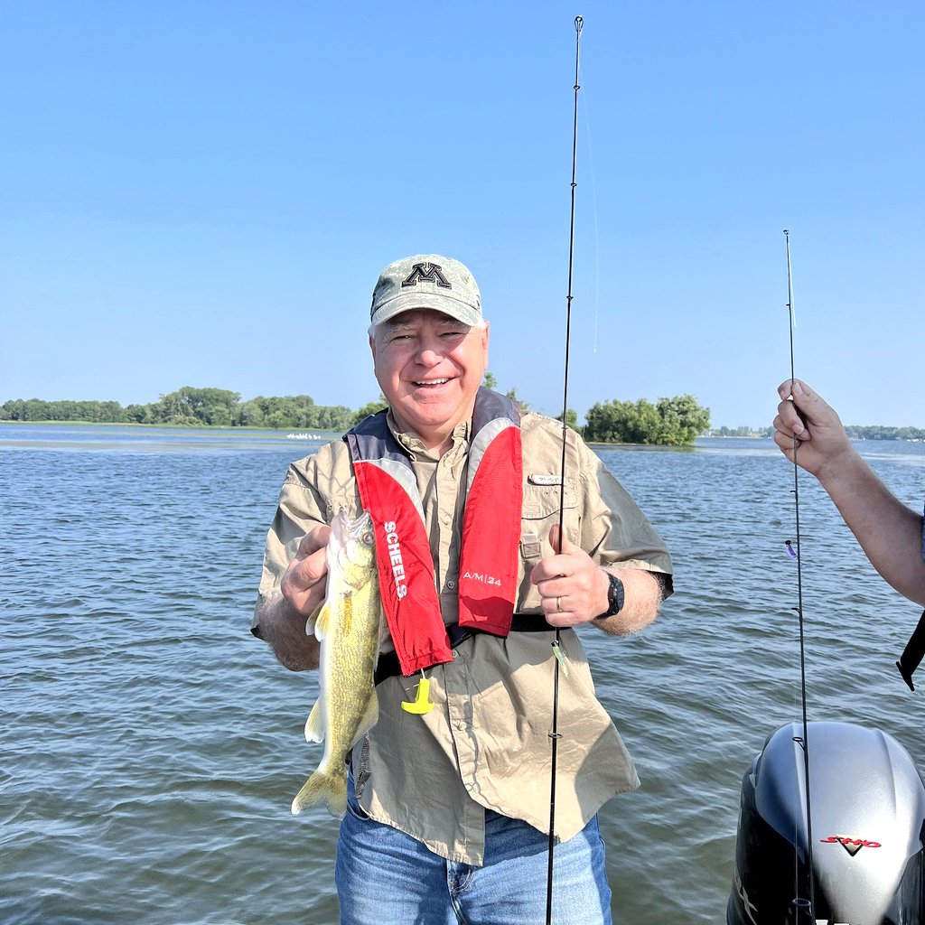 BriInMN's tweet photo. Imagine having to pretend JD Vance is a better VP choice than Tim Walz. https://t.co/d9gtsRK7Pi