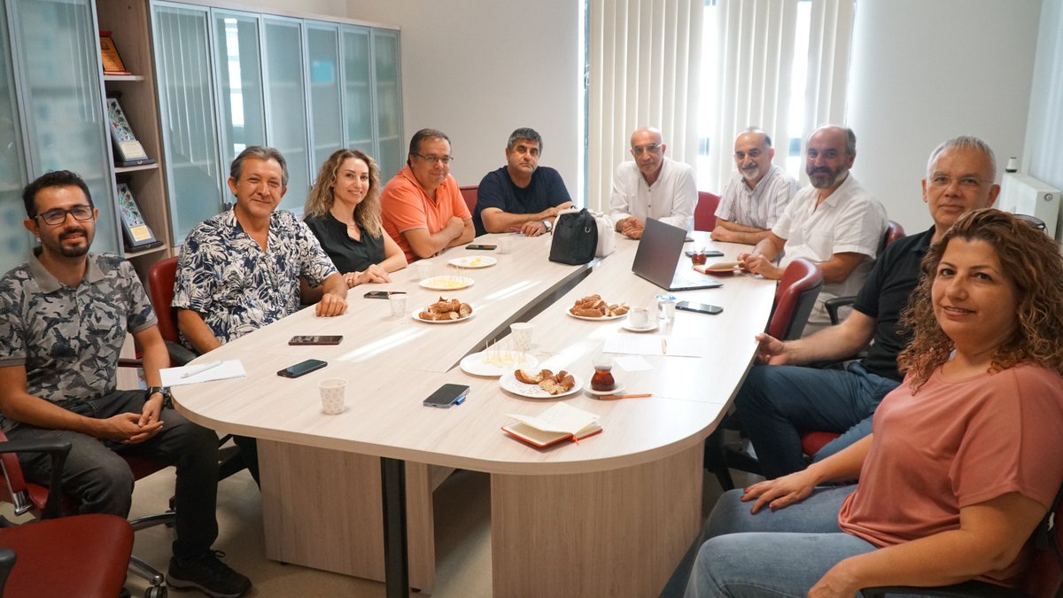 TTB AHEK Yürütme Kurulu olarak Bursa Tabip Odası Aile Hekimleri Komisyonu toplantısına katıldık. Tabip Odası Bşk. Dr. Kadir Binbaş ve Bursa Milletvekili Dr. Kayıhan Pala ile birlikte aile hekimligi alanında önümüzdeki dönem için çalışma planlarımızı görüştük.