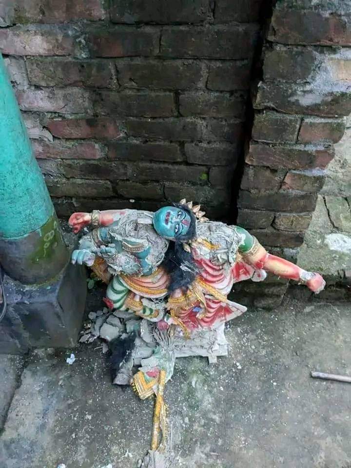 Hindu temples and homes are in attack

Thakurgaon, Bangladesh
 
7 August, 2024

#saveHinduTemples
#SaveHindusInBangladesh
#savebangladeashIndigenous
#savebangladeshhindhutemple 
#savebangaladeshIndigenousrangamatibandarbankhagrachuri
#savebangladeshhindhuproperty