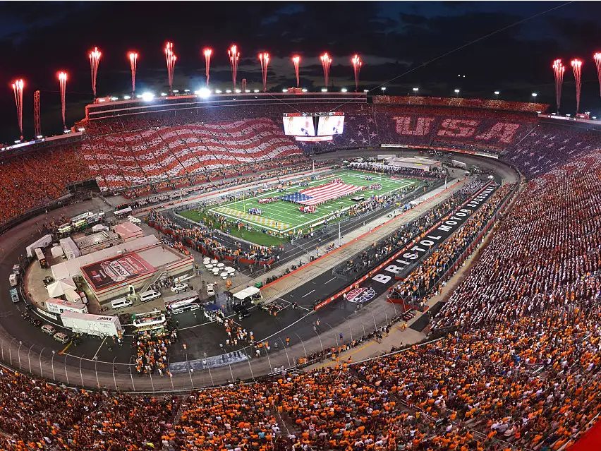 CBoxSports's tweet photo. The #Reds are going play the Braves at Bristol Motor Speedway in 2025 according to The Athletic!

This is what Bristol Motor Speedway looked like in 2016 when they hosted Tennessee vs Virginia Tech college football. https://t.co/Lez8YGygEL