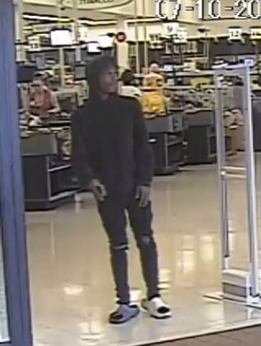 stevewsyx6's tweet photo. #CrimeAlert 81-year-old grandmother thrown to ground, purse stolen during robbery last month behind German Village restaurant. Suspected juvenile thief flees on bicycle. Anyone with info contact @ColumbusPolice 614-645-4662. The story at 6:15 on @wsyx6 https://t.co/eM6m3Puf87