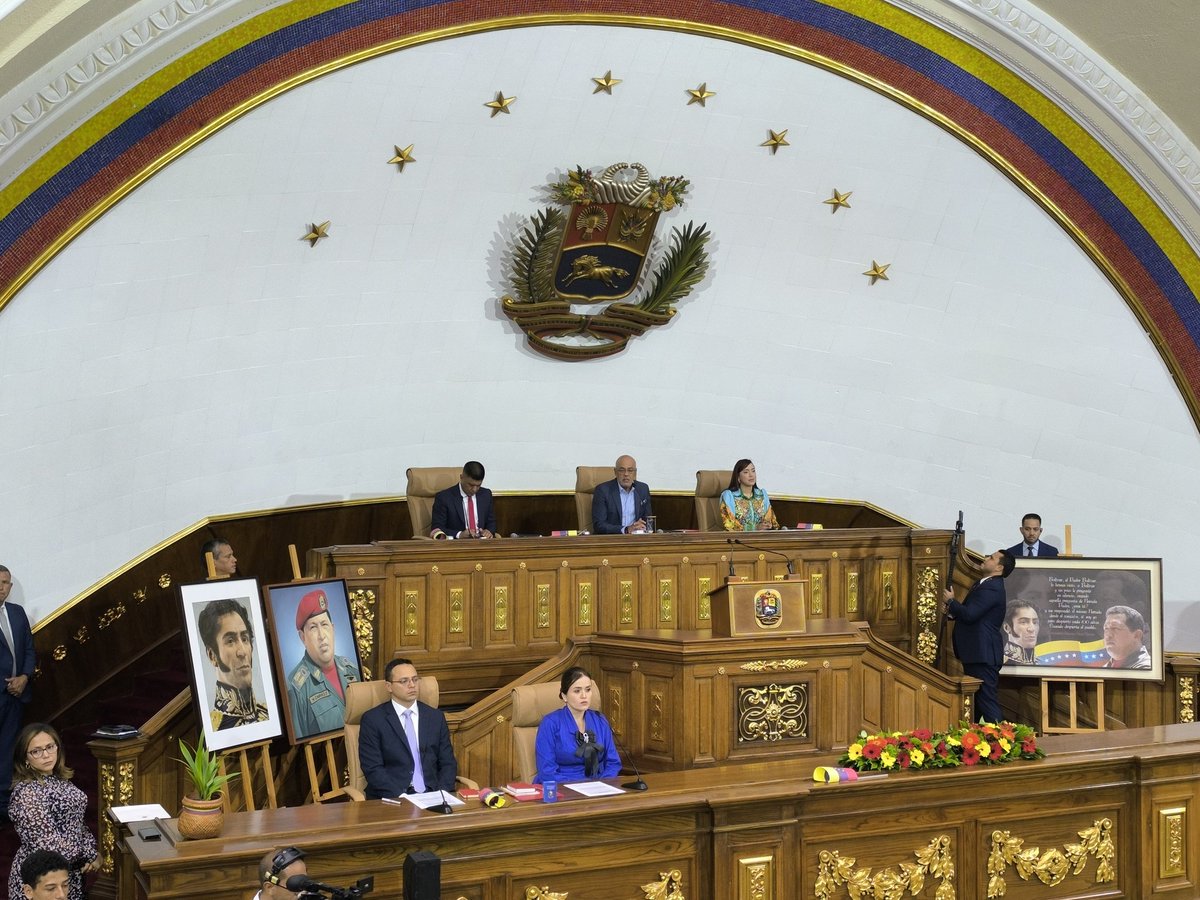 #06Ago || Presidente de la AN, diputado Jorge Rodríguez hace lectura de una carta de la Coronel a Manuela Saenz al Libertador Simón Bolívar dónde notifica su participación en la Batalla de Junín. 

"Honor a la mujer valiente, a la mujer aguerrida"