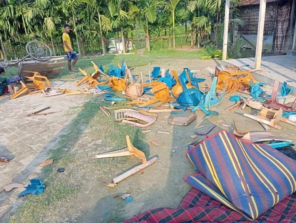 Vandalism at the temple in Sardar Para, Sonahar Union, Debiganj Upazila, Panchagarh District.

#SaveBangladeshiHindus
#SaveBangladeshiMinorites
#savebangladeshihindustemple
#HelpBangladeshiHindus  #InternationalSupport 
#hinduattack