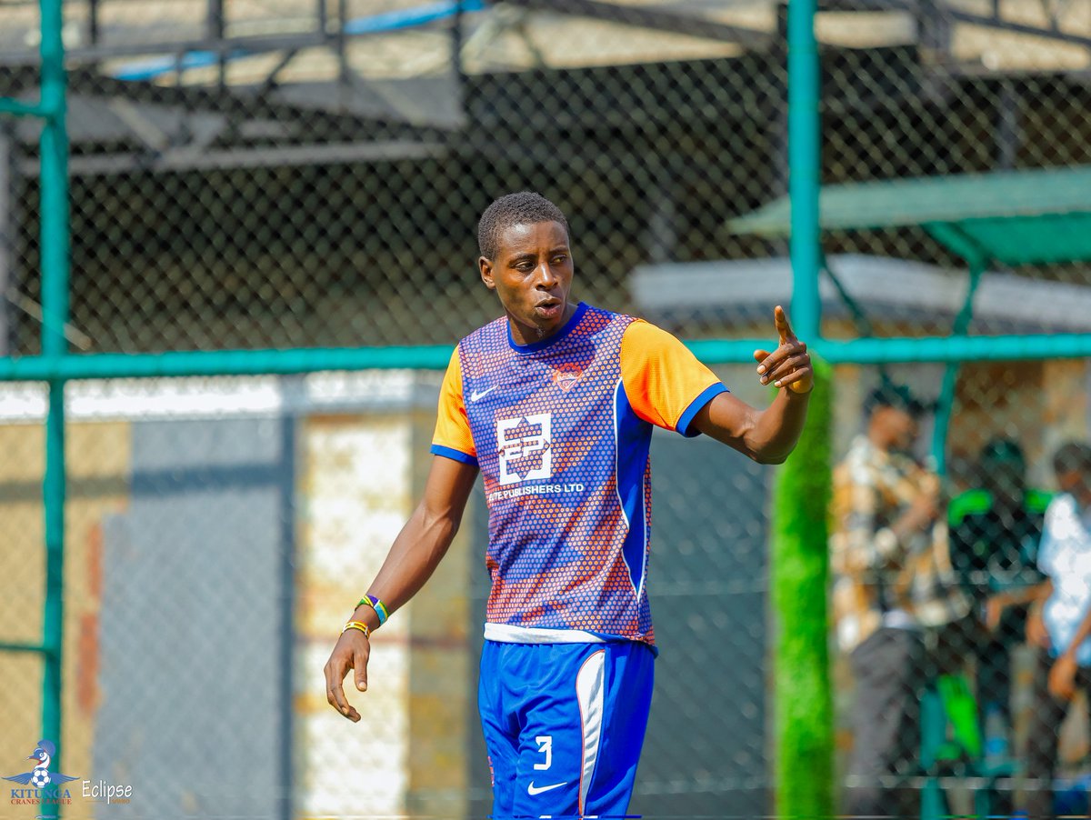 EladoFc's tweet image. Our utility player @ObarWoodz trying to fix what oba? 
@KitungaLeague GW15
#Season7
#ElitePublishersLtd
#TulumbeKaaziFinal