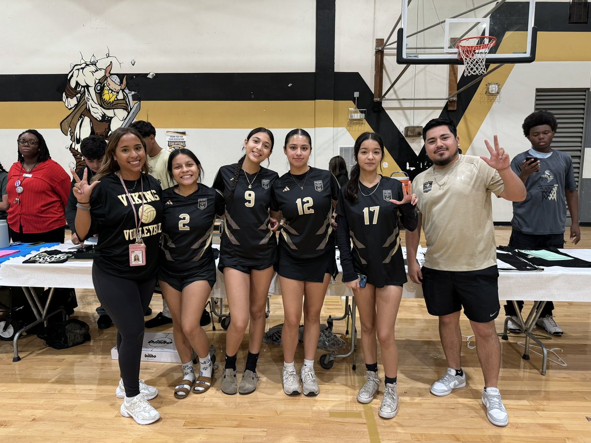 NHS_GSoccer's tweet photo. Future Vikings aboard the ship! Big shoutout to these girls who showcased our program!
#VikingPride #NavarroSoccer" https://t.co/CpLazf2dUe