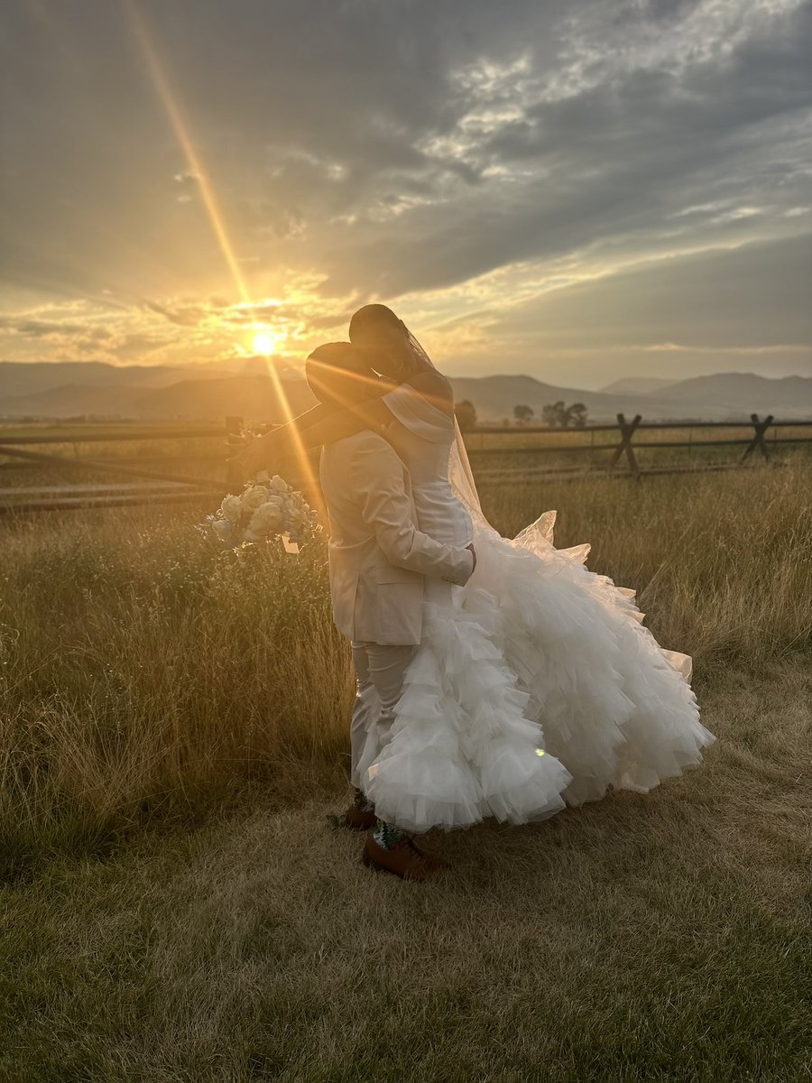 Lil bro tied the night last night in the most epic fashion. Cheers to the new Mr. &amp; Mrs. Meade ❤️