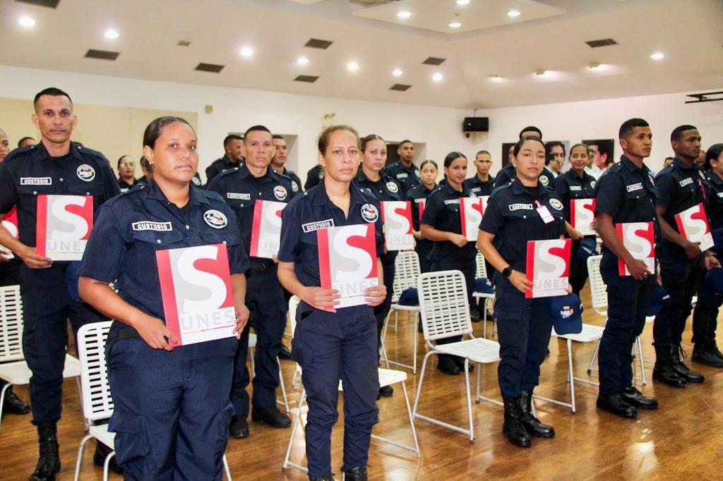 Julio García Zerpa (@juliogarciaz) on Twitter photo Hoy realizamos un importante conversatorio con nuestros custodios en formación desde la UNES Hoy realizamos un importante conversatorio con nuestros custodios en formación desde la UNES