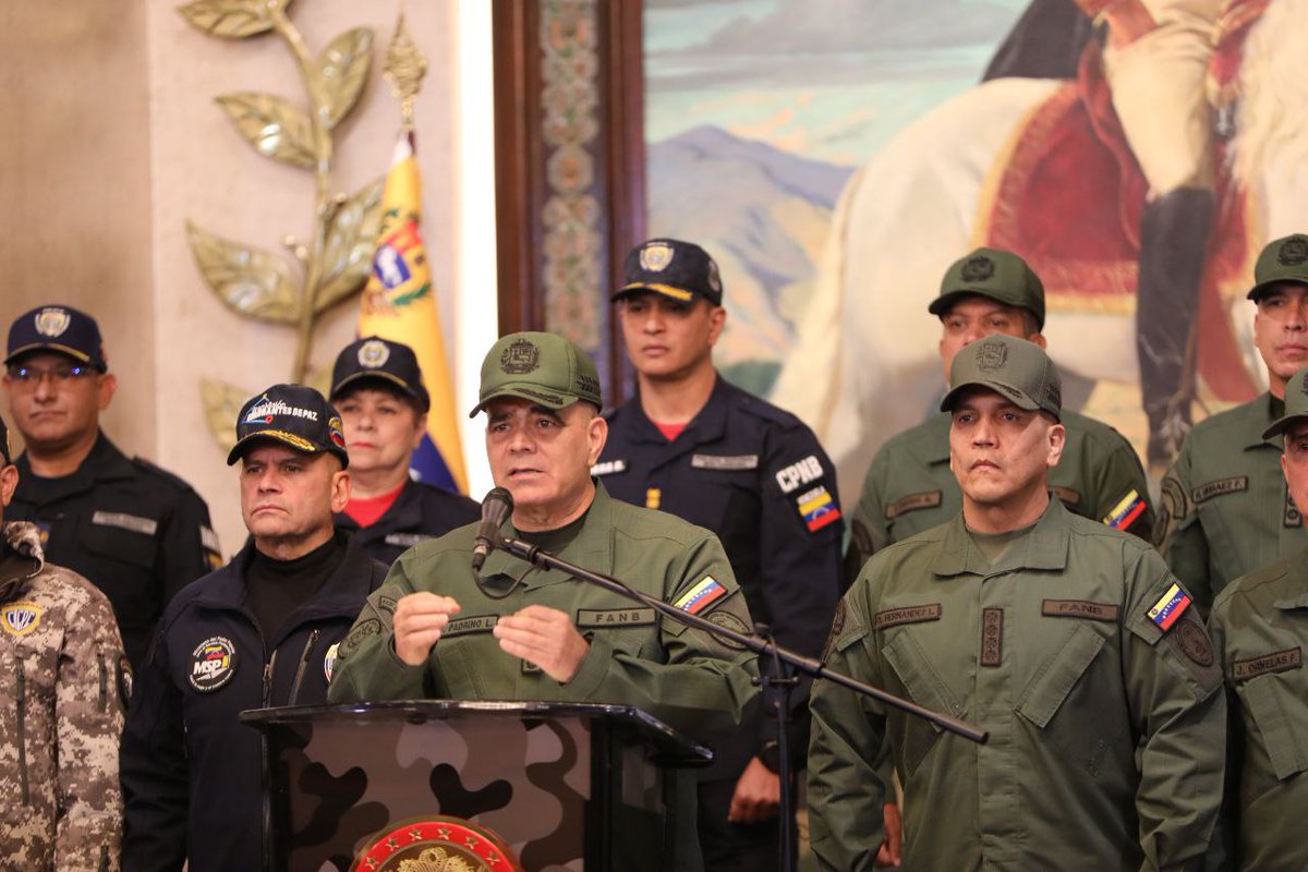 Desde las instalaciones del Ministerio del Poder Popular para la Defensa acompañamos a mi G/J <a href="/vladimirpadrino/">Vladimir Padrino L.</a>, mi A/J Remigio Ceballos, junto al alto mando Militar y Policial, en la lectura del comunicado, en rechazo contundente a los planteamiento que pretende infundir la