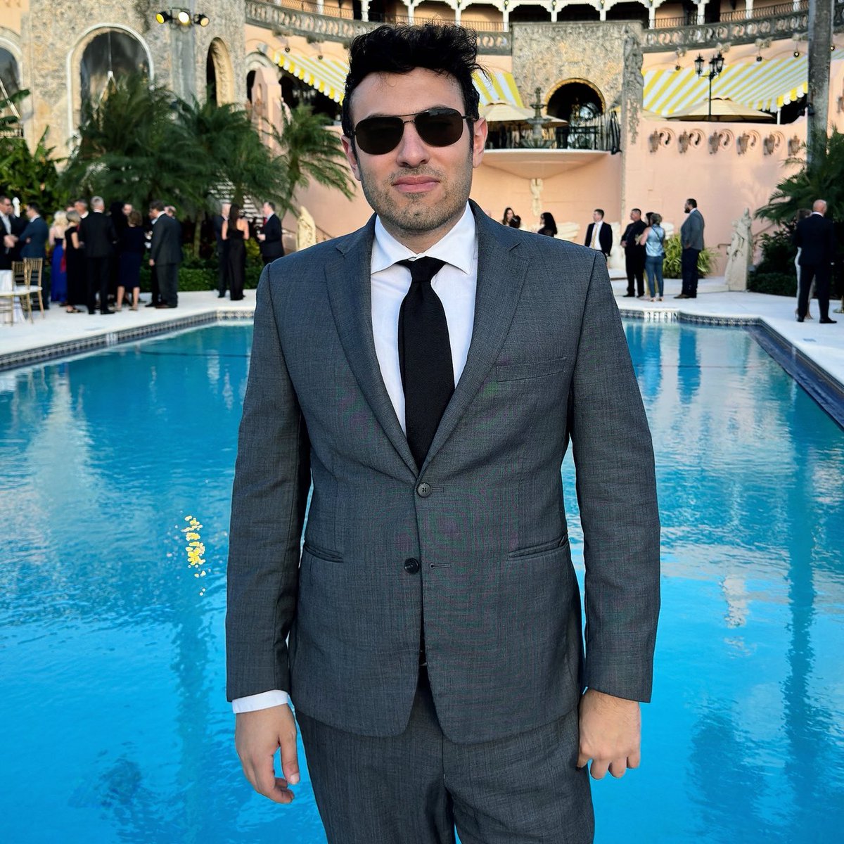 dieworkwear's tweet image. this is a good example of how anyone can look good if they buy clothes in their size