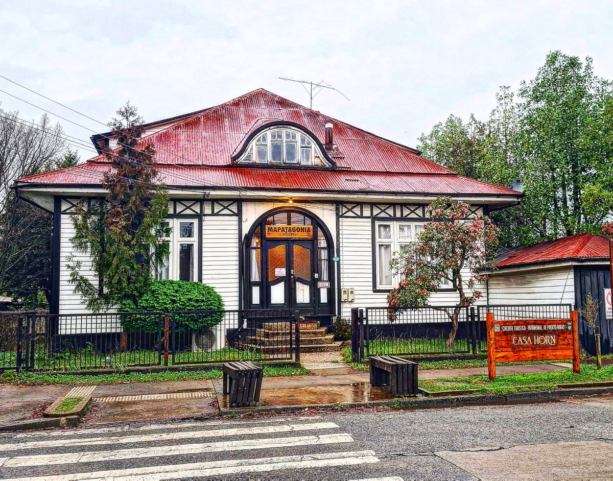 "La imaginación es infinita, no tiene límites, y hay que romper donde se cierra el círculo; hay una puerta, puede haber una puerta de escape, y por esa puerta hay que desembocar, hay que irse".

Juan Rulfo.