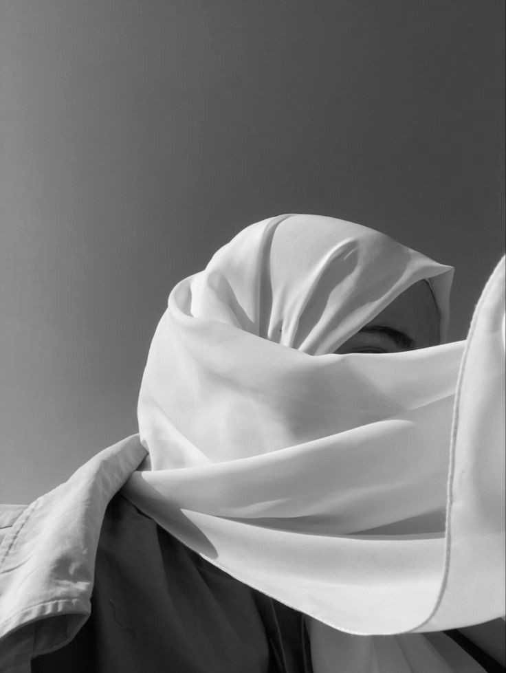 satila313s's tweet photo. گفت از حالت بگو؟؟
  گفتم...: دلی ویران ، سری حیران ، غمی پنهان ، تنی بی جان🥲💔️ 

#فالو_فوری 
#فالوبک_تضمینی 
#آبروی_دوعالم https://t.co/xavuLBUtST