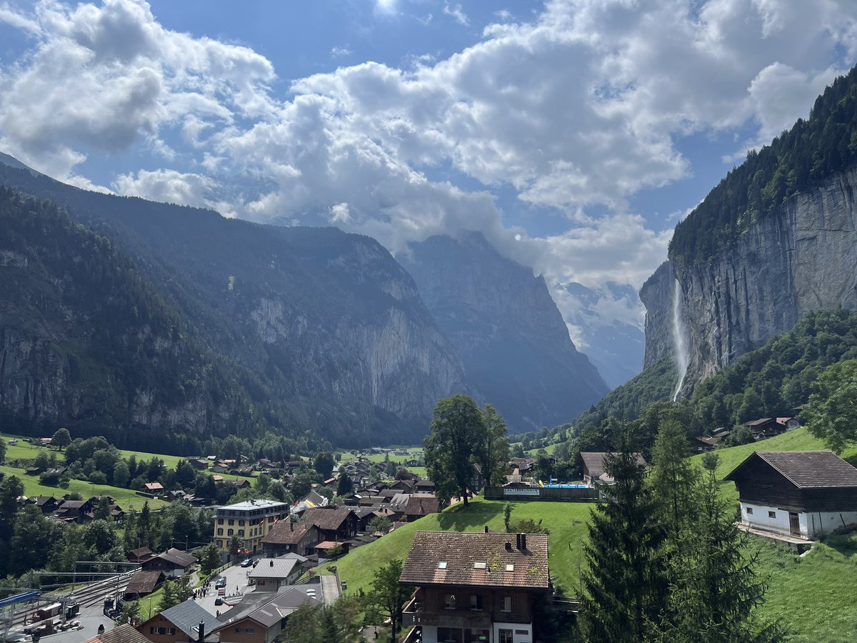 acastagna2's tweet photo. Lauterbrunnen Valley https://t.co/oB38M0EBrq