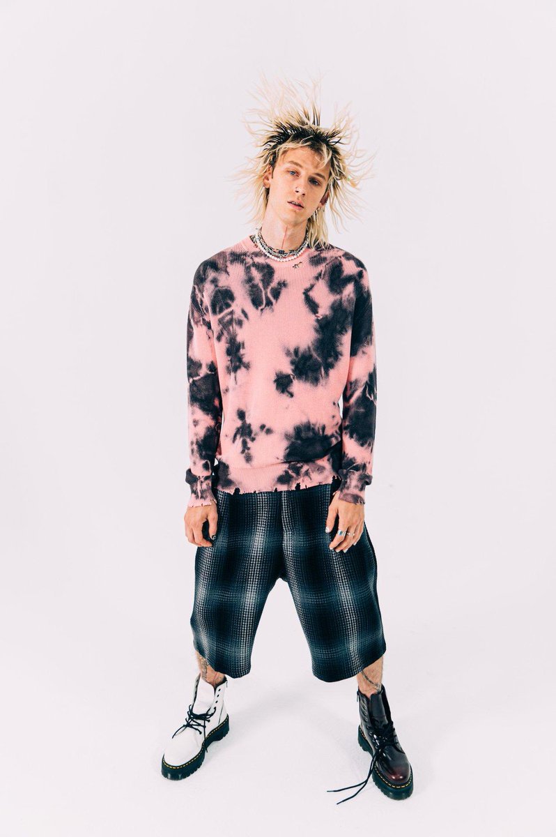 mgkarchived's tweet photo. 📸: @SamTCahill 😝

@machinegunkelly 

❌❌ https://t.co/i4jxrbROhc
