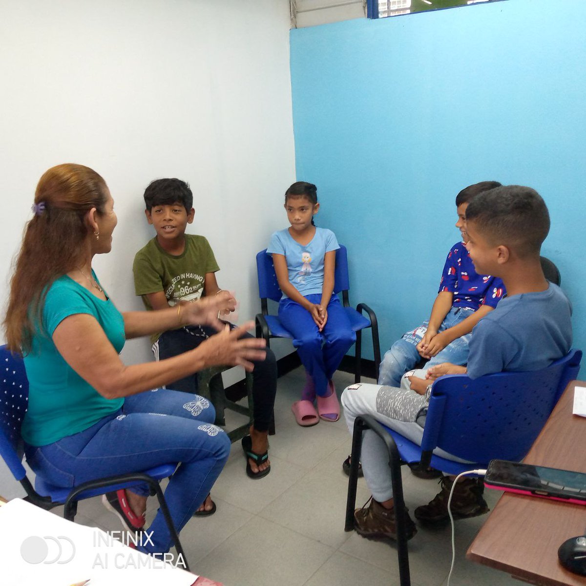 Desde el Infocentro Carayaca facilitadora realiza Conversatorio con los niños de la comunidad los pinos,sobre las ventajas y desventajas de las (RRSS)
#ChaoWhatsApp
<a href="/NicolasMaduro/">Nicolás Maduro</a> 
<a href="/Gabrielasjr/">Gabriela Jiménez</a> 
<a href="/LaRosaInfoVE/">LaRosaInfoVE</a> 
<a href="/BrigadasCHCH/">Brigadas comunicacionales Hugo Chávez</a>
