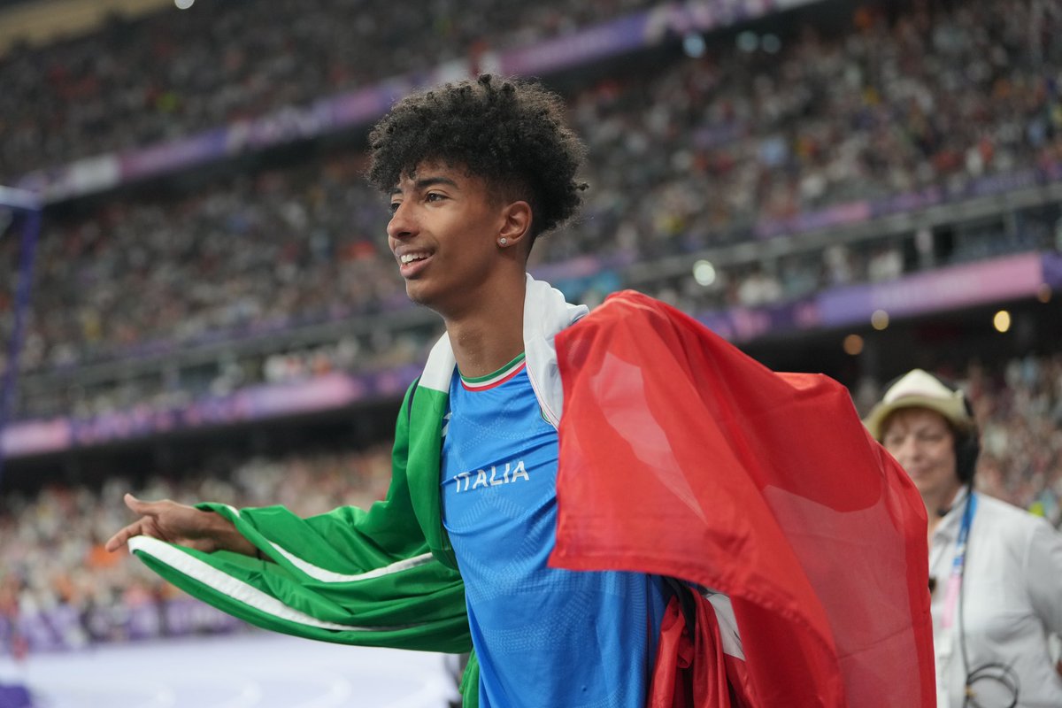 atleticaitalia's tweet photo. 🥉 𝙄𝙇 𝙍𝘼𝙂𝘼𝙕𝙕𝙊 𝘾𝙊𝙉 𝙇𝙀 𝘼𝙇𝙄
Mattia Furlani bronzo olimpico nel lungo a Parigi

🔥 La più giovane medaglia dell’atletica azzurra (19 anni) degli ultimi 100 anni alle Olimpiadi 

Ph. Grana/FIDAL

#atleticaitaliana #Paris2024 https://t.co/jQJTpWmjHi