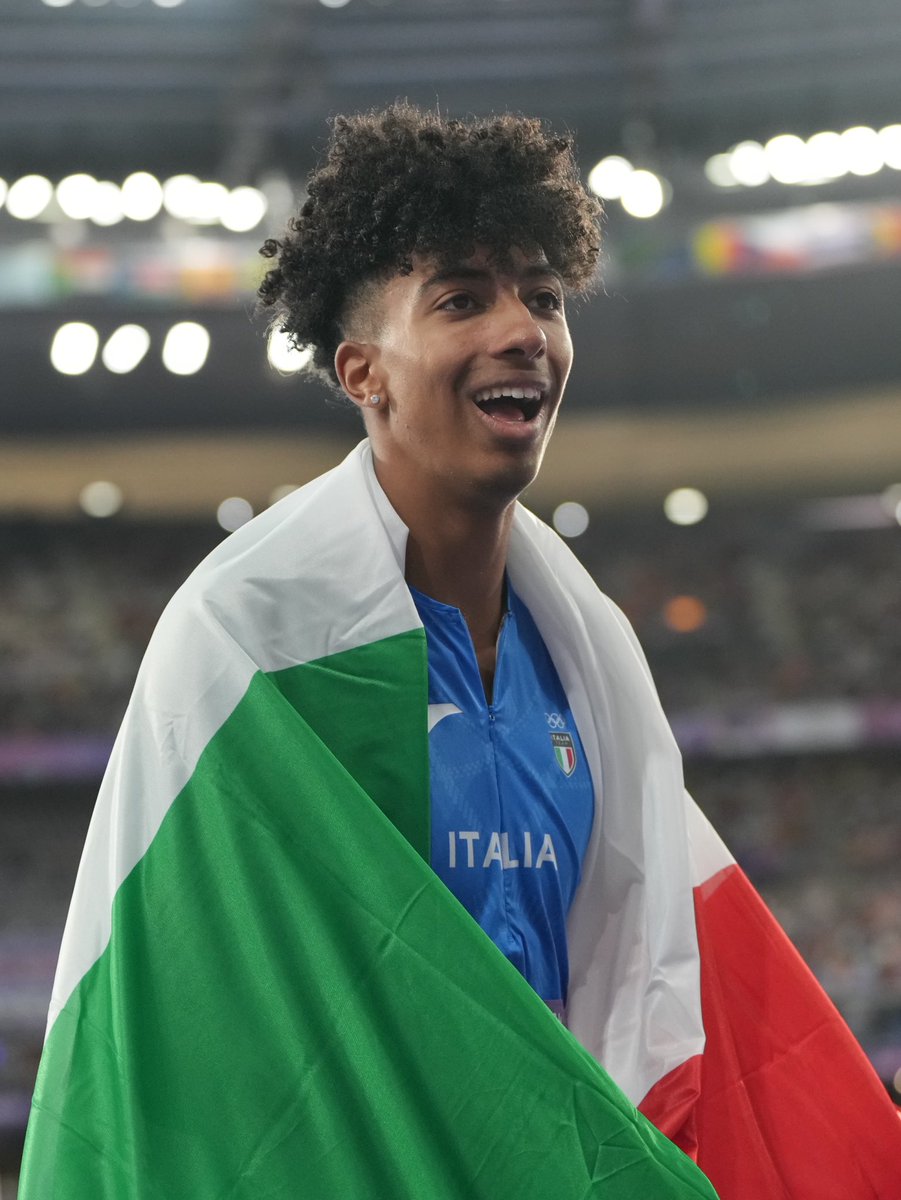 atleticaitalia's tweet photo. 🥉 𝙄𝙇 𝙍𝘼𝙂𝘼𝙕𝙕𝙊 𝘾𝙊𝙉 𝙇𝙀 𝘼𝙇𝙄
Mattia Furlani bronzo olimpico nel lungo a Parigi

🔥 La più giovane medaglia dell’atletica azzurra (19 anni) degli ultimi 100 anni alle Olimpiadi 

Ph. Grana/FIDAL

#atleticaitaliana #Paris2024 https://t.co/jQJTpWmjHi