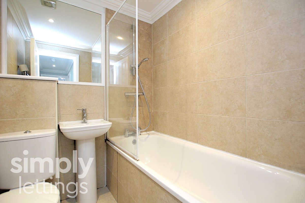 #ToLet A charming 2 bed #Flat in #KempTown #Brighton - £1,250pcm! VIDEO TOUR: youtube.com/watch?v=BJ-Hlr… PROPERTY DETAILS: simply-lettings.co.uk/property/wyndh… Call 01273 729 000 to view! #Lettings #Property #SimplyLettings